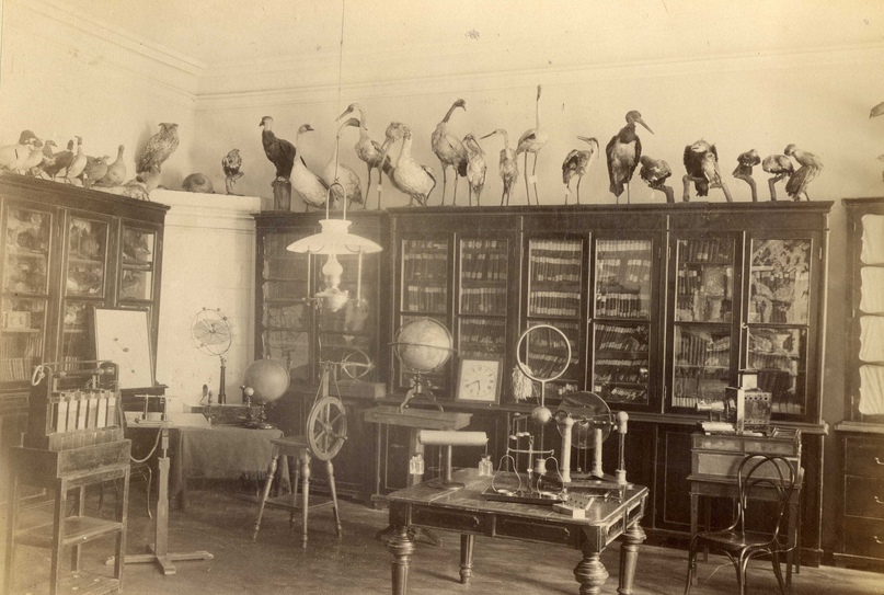 Физико-биологический кабинет Николаевского института, конец XIX века