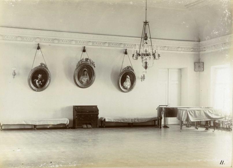 Актовый зал института благородных девиц, конец XIX века